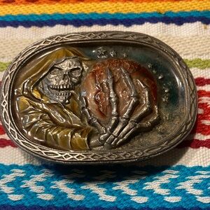 Vintage 1991 brass belt buckle, great condition